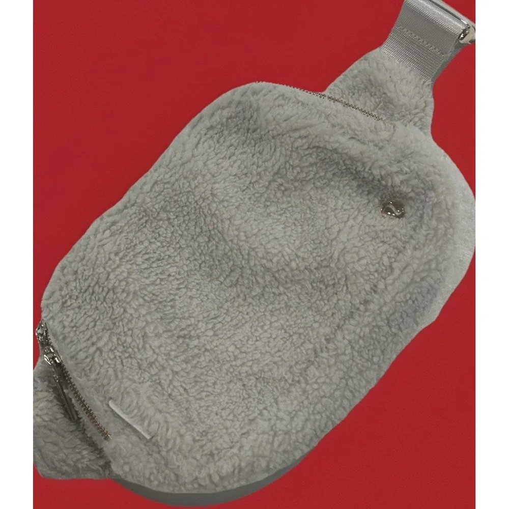 Lululemon Everywhere Belt Bag‎ Plush Fleece Ivory White Fanny Pack New With Tag